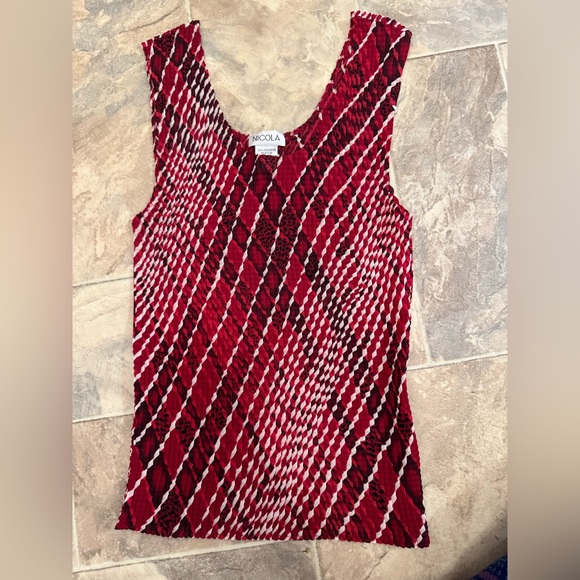 NICOLA Y2K Red and White Graphic Sleeveless Tank Top - Picture 1 of 2